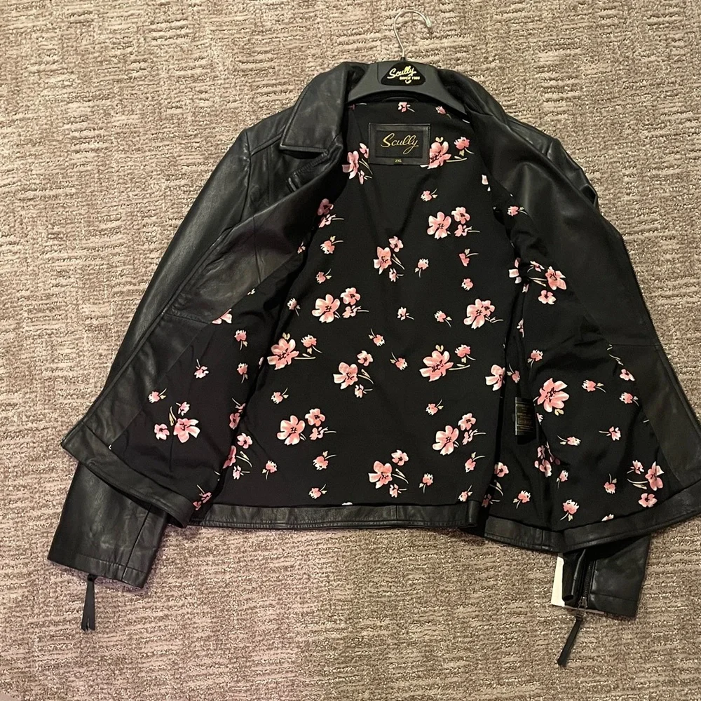Scully Women's Elegant Black Leather Jacket - Picture 5 of 5